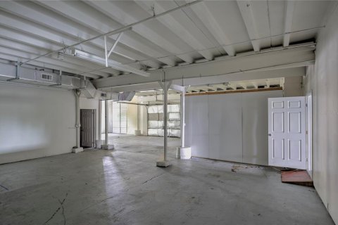 Propiedad comercial en alquiler en Largo, Florida, 481.05 m2 № 1754743 - foto 6
