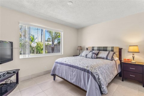 House in Deerfield Beach, Florida 3 bedrooms, 124.86 sq.m. № 1645534 - photo 8