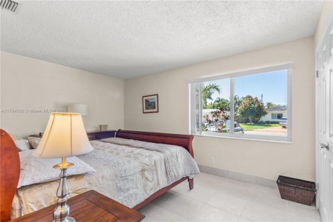 House in Deerfield Beach, Florida 3 bedrooms, 124.86 sq.m. № 1645534 - photo 9