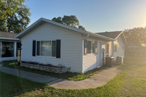 House in Ocala, Florida 3 bedrooms, 182.65 sq.m. № 1649837 - photo 1