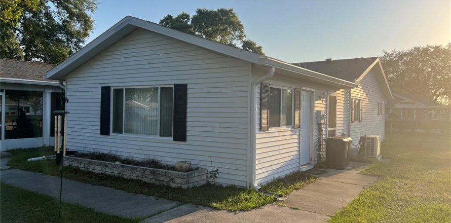 House in Ocala, Florida 3 bedrooms, 182.65 sq.m. № 1649837