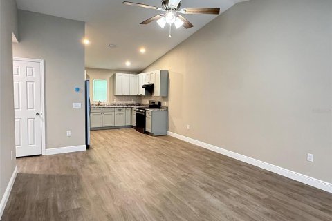 Apartment in Leesburg, Florida 3 bedrooms, 121.79 sq.m. № 2294713 - photo 4