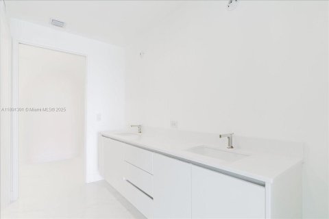 Снять в аренду кондоминиум в Майами, Флорида 1 спальня, № 1944681 - фото 12