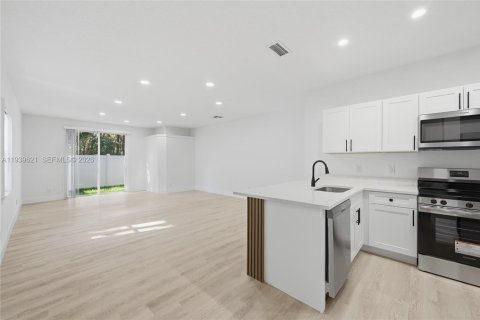 Купить таунхаус в Коконат Крик, Флорида 3 спальни, 141.58м2, № 1997817 - фото 4