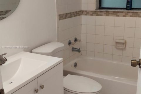 Condo in Hollywood, Florida, 2 bedrooms  № 2044568 - photo 13
