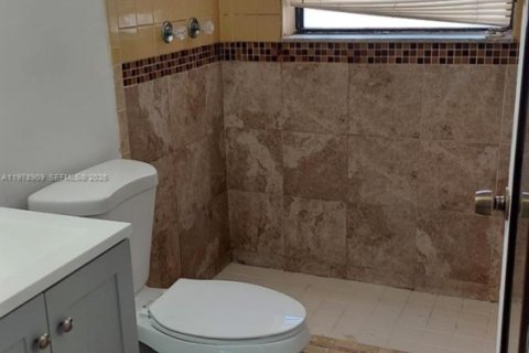 Condo in Hollywood, Florida, 2 bedrooms  № 2044568 - photo 8