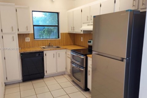 Condo in Hollywood, Florida, 2 bedrooms  № 2044568 - photo 3