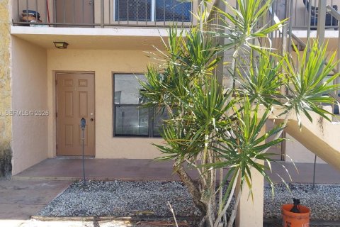 Condo in Hollywood, Florida, 2 bedrooms  № 2044568 - photo 10