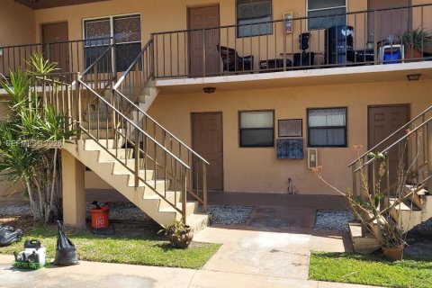 Condo in Hollywood, Florida, 2 bedrooms  № 2044568 - photo 9