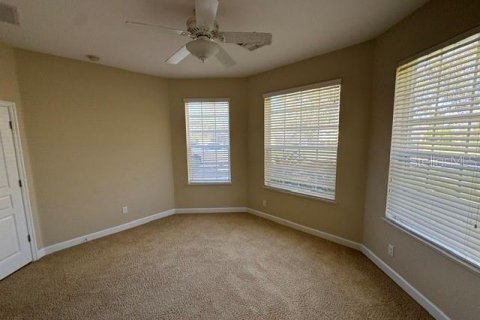 House in Clermont, Florida 4 bedrooms, 341.51 sq.m. № 2222413 - photo 8