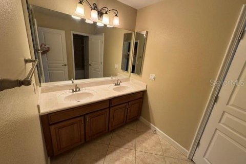 House in Clermont, Florida 4 bedrooms, 341.51 sq.m. № 2222413 - photo 16