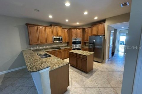 House in Clermont, Florida 4 bedrooms, 341.51 sq.m. № 2222413 - photo 5