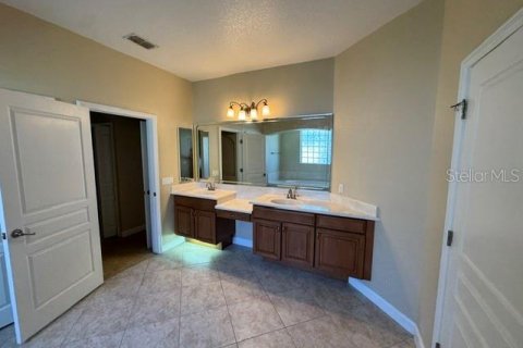 House in Clermont, Florida 4 bedrooms, 341.51 sq.m. № 2222413 - photo 10