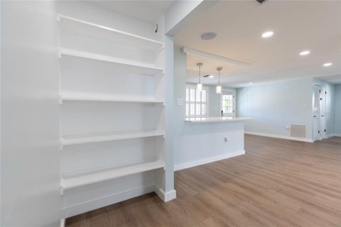Casa en alquiler en Sarasota, Florida, 2 dormitorios, 122.63 m2 № 1870271 - foto 16