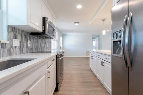 Casa en alquiler en Sarasota, Florida, 2 dormitorios, 122.63 m2 № 1870271 - foto 8