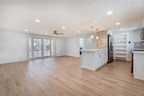 Casa en alquiler en Sarasota, Florida, 2 dormitorios, 122.63 m2 № 1870271 - foto 2