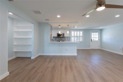 Casa en alquiler en Sarasota, Florida, 2 dormitorios, 122.63 m2 № 1870271 - foto 4