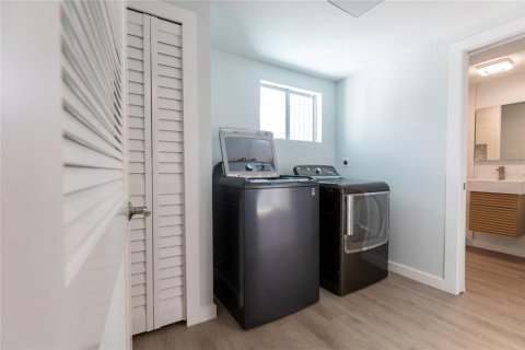 Casa en alquiler en Sarasota, Florida, 2 dormitorios, 122.63 m2 № 1870271 - foto 24