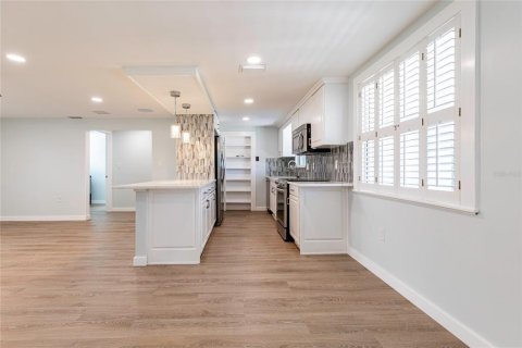 Casa en alquiler en Sarasota, Florida, 2 dormitorios, 122.63 m2 № 1870271 - foto 3
