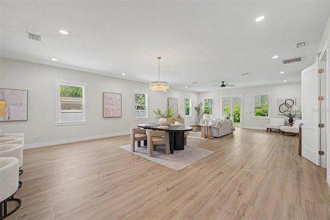 Touwnhouse à vendre à Tampa, Floride: 4 chambres, 295.89 m2 № 2199399 - photo 8