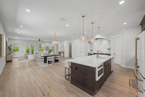 Touwnhouse à vendre à Tampa, Floride: 4 chambres, 295.89 m2 № 2199399 - photo 17