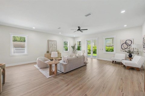 Touwnhouse à vendre à Tampa, Floride: 4 chambres, 295.89 m2 № 2199399 - photo 10