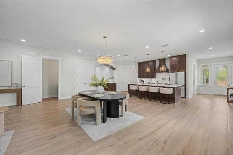 Touwnhouse à vendre à Tampa, Floride: 4 chambres, 295.89 m2 № 2199399 - photo 7