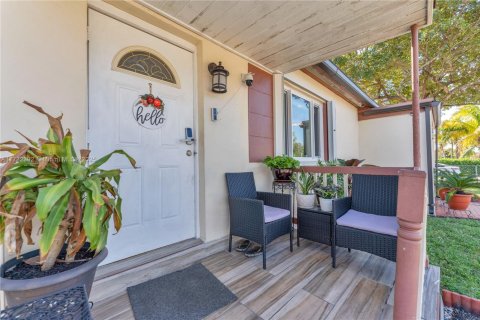 Casa en venta en North Miami, Florida, 3 dormitorios, 123.75 m2 № 1482558 - foto 20