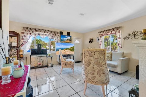 Casa en venta en North Miami, Florida, 3 dormitorios, 123.75 m2 № 1482558 - foto 6