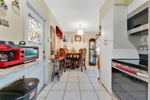 Casa en venta en North Miami, Florida, 3 dormitorios, 123.75 m2 № 1482558 - foto 4