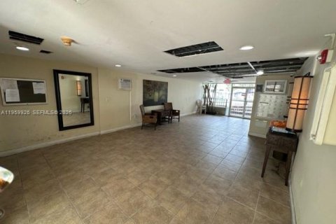 Condo in North Miami Beach, Florida, 2 bedrooms № 2080691 - photo 11