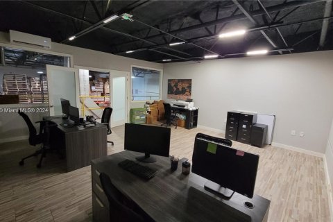 Immobilier commercial à vendre à Medley, Floride № 1959518 - photo 15