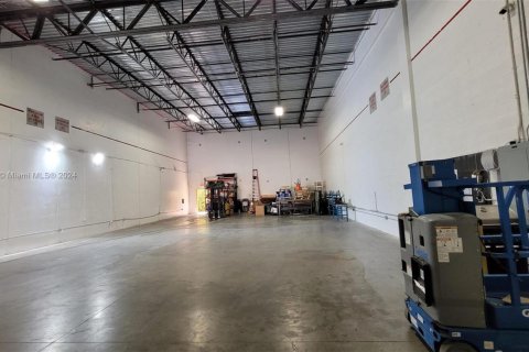 Immobilier commercial à vendre à Medley, Floride № 1959518 - photo 11