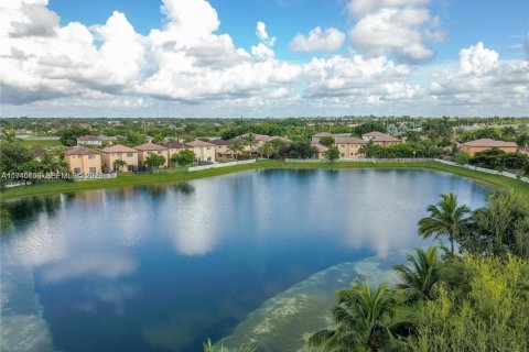 House in Homestead, Florida 3 bedrooms, 195.56 sq.m. № 2002699 - photo 7