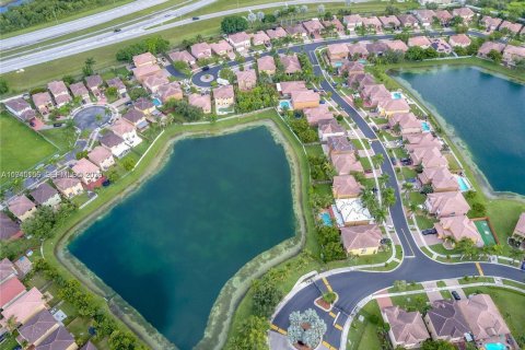 House in Homestead, Florida 3 bedrooms, 195.56 sq.m. № 2002699 - photo 4