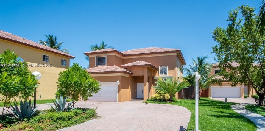 House in Homestead, Florida 3 bedrooms, 195.56 sq.m. № 2002699