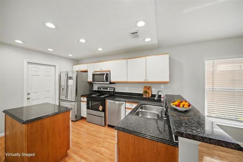 House in Valrico, Florida 3 bedrooms, 118.36 sq.m. № 2122122 - photo 17