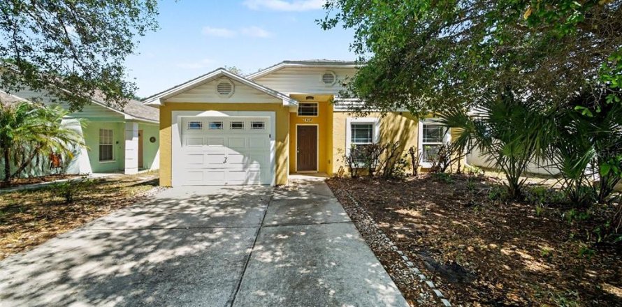 House in Valrico, Florida 3 bedrooms, 118.36 sq.m. № 2122122
