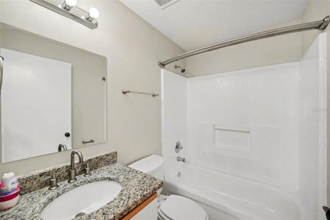 House in Valrico, Florida 3 bedrooms, 118.36 sq.m. № 2122122 - photo 25