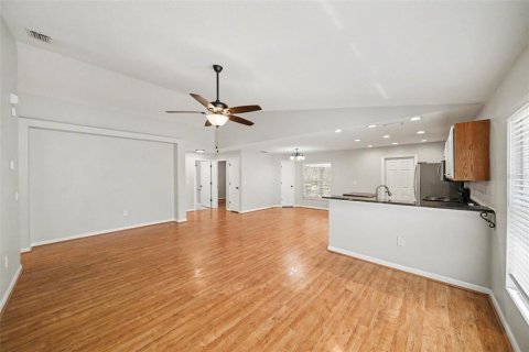 House in Valrico, Florida 3 bedrooms, 118.36 sq.m. № 2122122 - photo 15