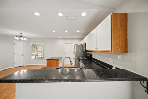 House in Valrico, Florida 3 bedrooms, 118.36 sq.m. № 2122122 - photo 16