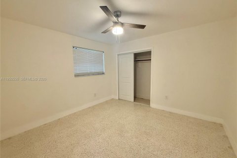 Villa ou maison à louer à Miami, Floride: 2 chambres, 236.34 m2 № 2008085 - photo 7