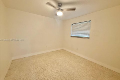 Villa ou maison à louer à Miami, Floride: 2 chambres, 236.34 m2 № 2008085 - photo 8