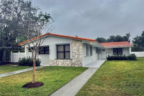 Villa ou maison à louer à Miami, Floride: 2 chambres, 236.34 m2 № 2008085 - photo 10
