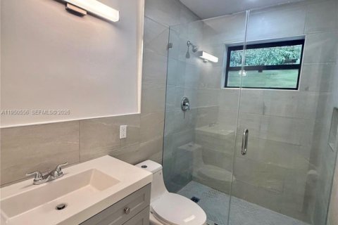 Villa ou maison à louer à Miami, Floride: 2 chambres, 236.34 m2 № 2008085 - photo 5