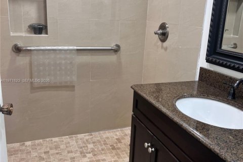 Снять в аренду кондоминиум в Лодерхилл, Флорида 3 спальни, 123.56м2, № 2051399 - фото 7