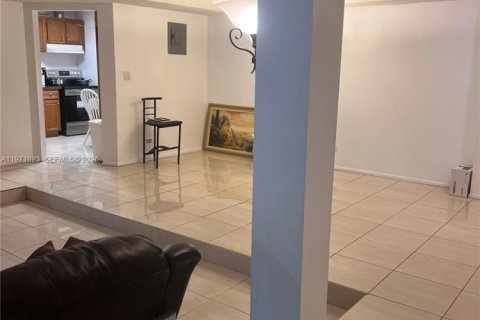 Снять в аренду кондоминиум в Лодерхилл, Флорида 3 спальни, 123.56м2, № 2051399 - фото 4