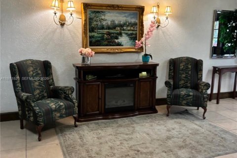 Снять в аренду кондоминиум в Лодерхилл, Флорида 3 спальни, 123.56м2, № 2051399 - фото 2