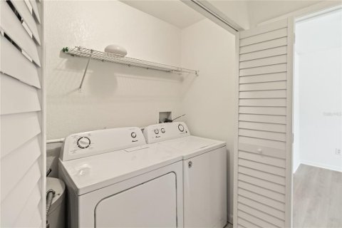 Condo in Orlando, Florida, 2 bedrooms  № 2229824 - photo 17