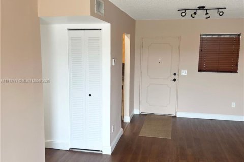 Купить кондоминиум в Майами, Флорида 2 спальни, 65.68м2, № 1970114 - фото 10